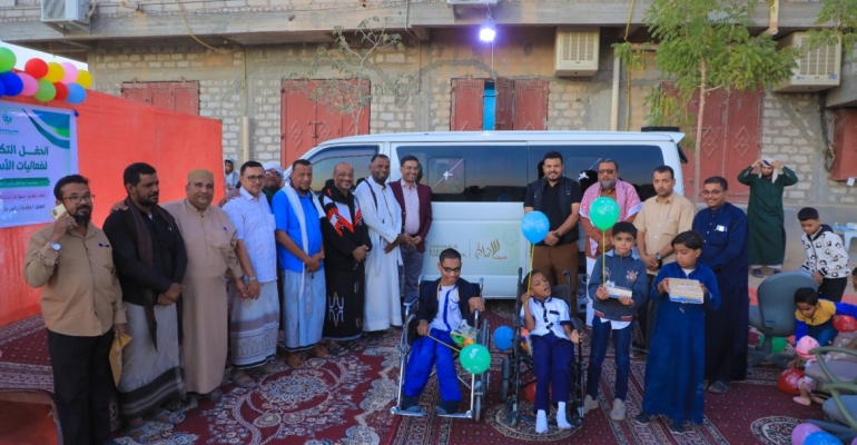 Tavakkol Karman Vakfı, Tarem’de her gün beklenen özel gereksinimli çocuklar için bir otobüs sağladı